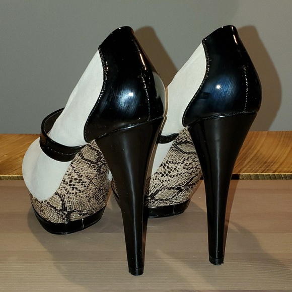 Women's size 7 high heel - Picture 3 of 4